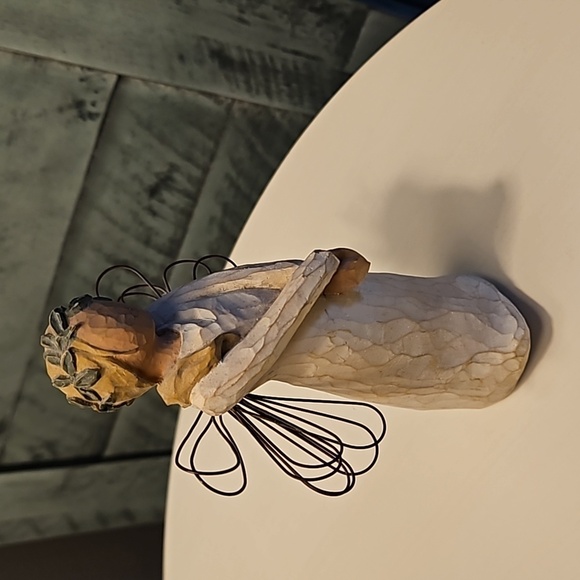 Willow Tree | Celebrate Figurine with Angel Wings by Susan Lordi - Picture 6 of 11